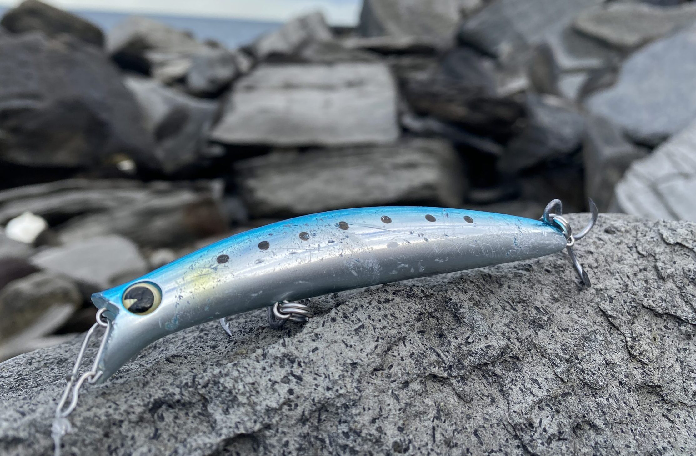 ヒラスズキルアー考察④】往年のウェイク系ルアー、アイマ《コモモⅡ